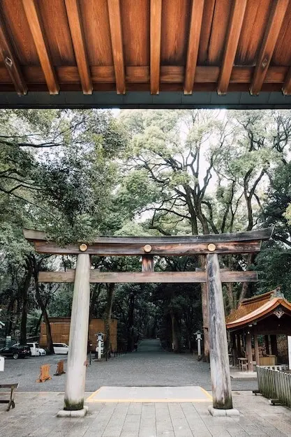 日本の鳥居がある入口